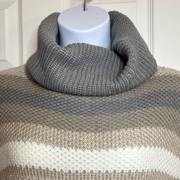 Calvin Klein Striped Sweater Tunic Silver Side Button Poncho - One Size (XXL) - Picture 6 of 12